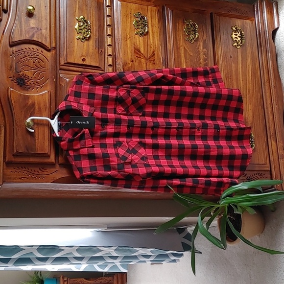 🍁NWT Women's Red & Black Plaid Button Down Shirt - Picture 3 of 7